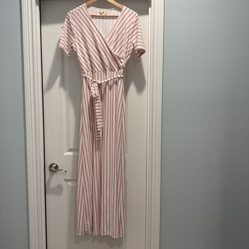 Striped v-neck tie waist maxi dress